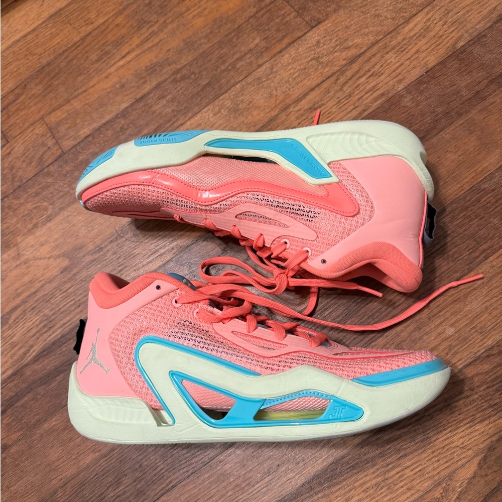 Jayson Tatum lemonades men size 8.5